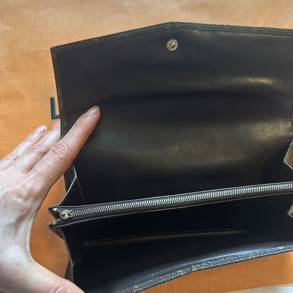 Louis Vuitton Wallet - Picture 5 of 11